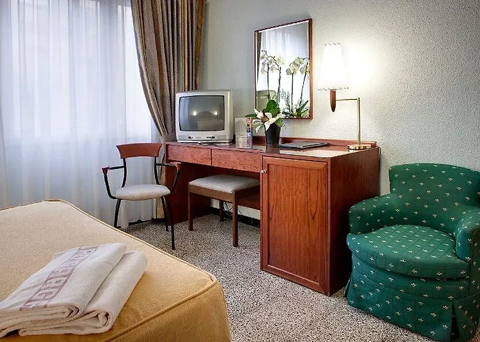 Gaudi Hotel 3*