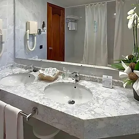 Gaudi 3* Reus