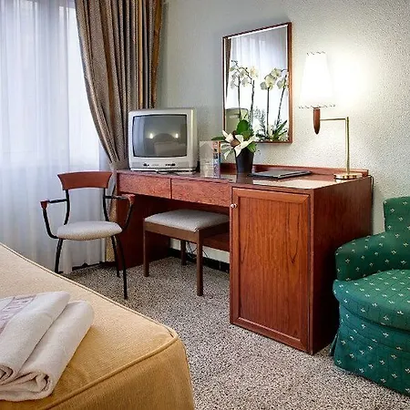 Gaudi Hotel 3*